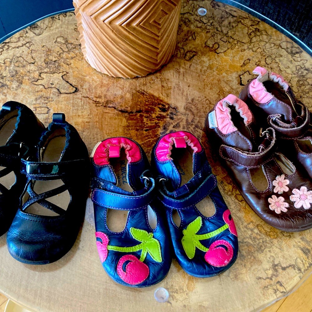 Three size progressions of Robeez Tredz
